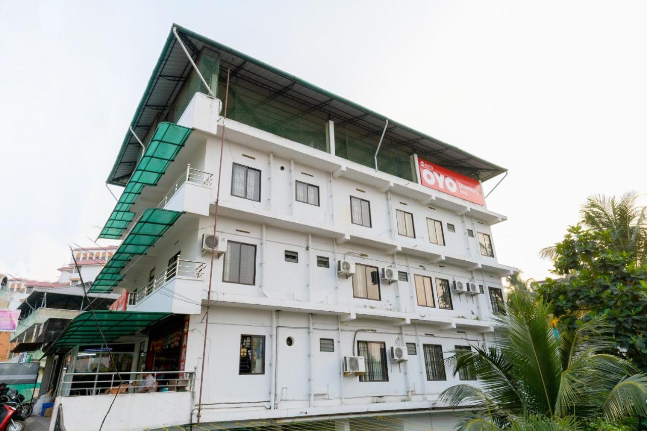 Oyo 8273 Diamond Inn Kochi Esterno foto