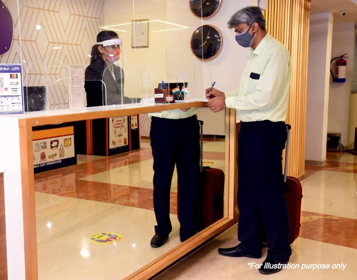 Oyo 8273 Diamond Inn Kochi Esterno foto
